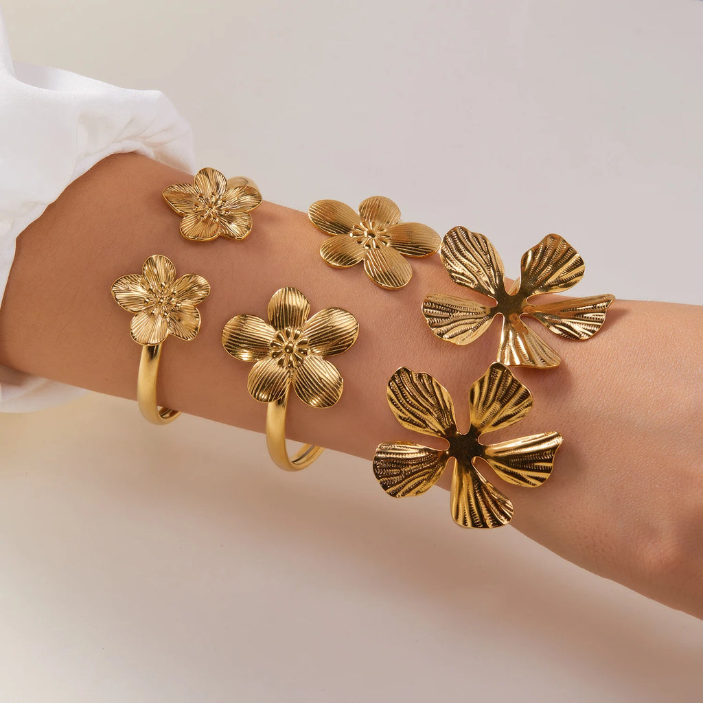 New Classic Sun Moon Pattern Open Bangles Bracelet For Women Gold Color Stainless Steel Heart Cuff Bracelet Hand Ornament Gift