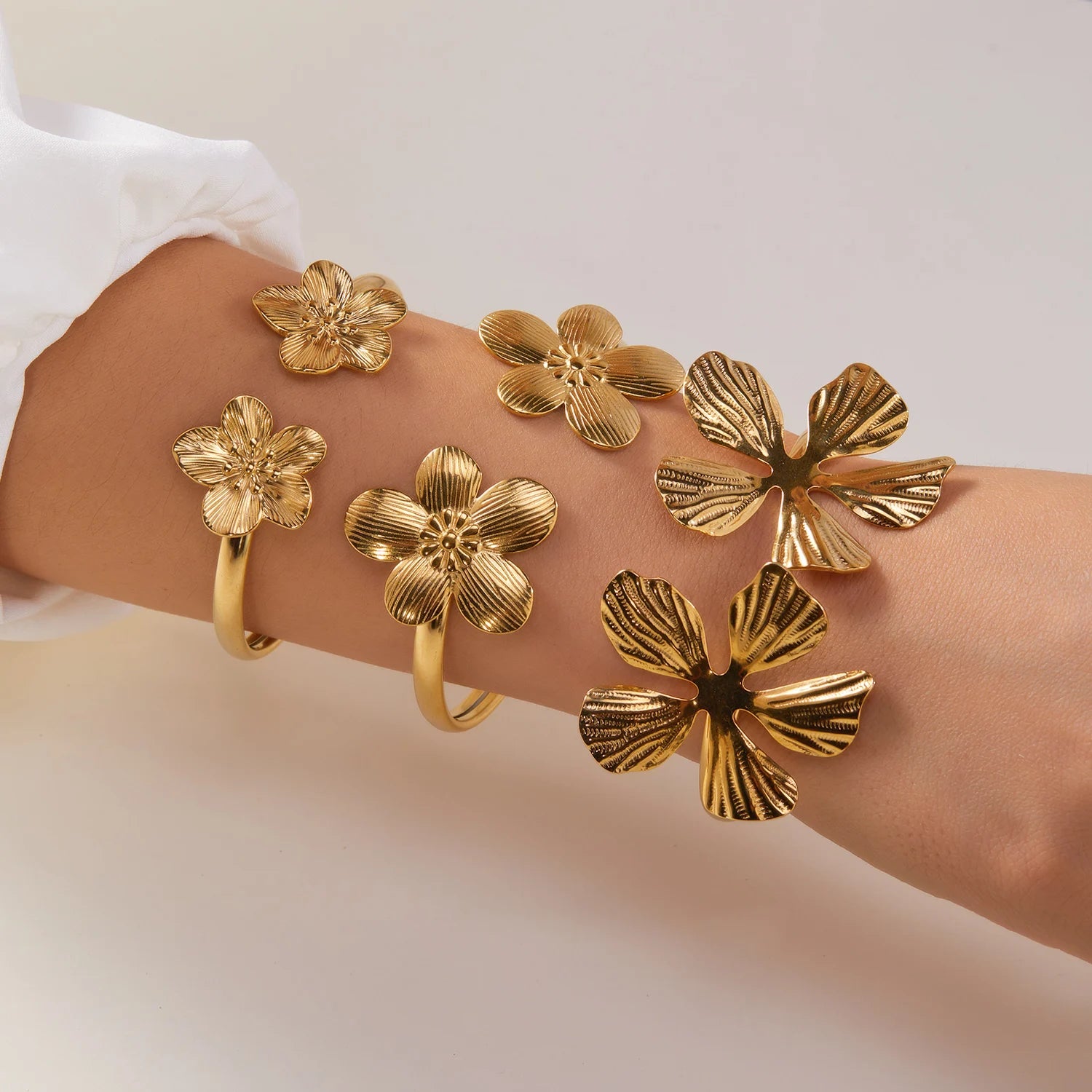 New Classic Sun Moon Pattern Open Bangles Bracelet For Women Gold Color Stainless Steel Heart Cuff Bracelet Hand Ornament Gift