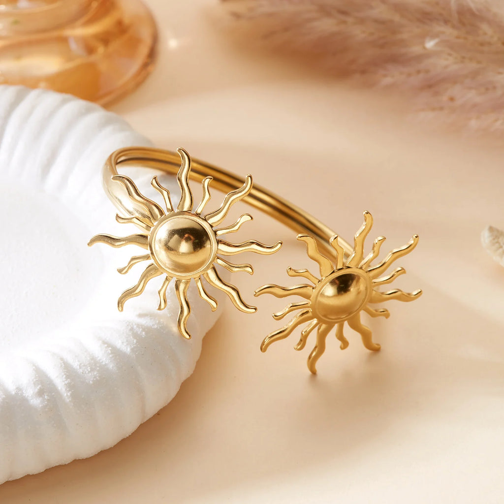 New Classic Sun Moon Pattern Open Bangles Bracelet For Women Gold Color Stainless Steel Heart Cuff Bracelet Hand Ornament Gift