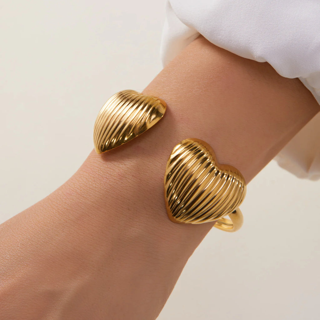 New Classic Sun Moon Pattern Open Bangles Bracelet For Women Gold Color Stainless Steel Heart Cuff Bracelet Hand Ornament Gift