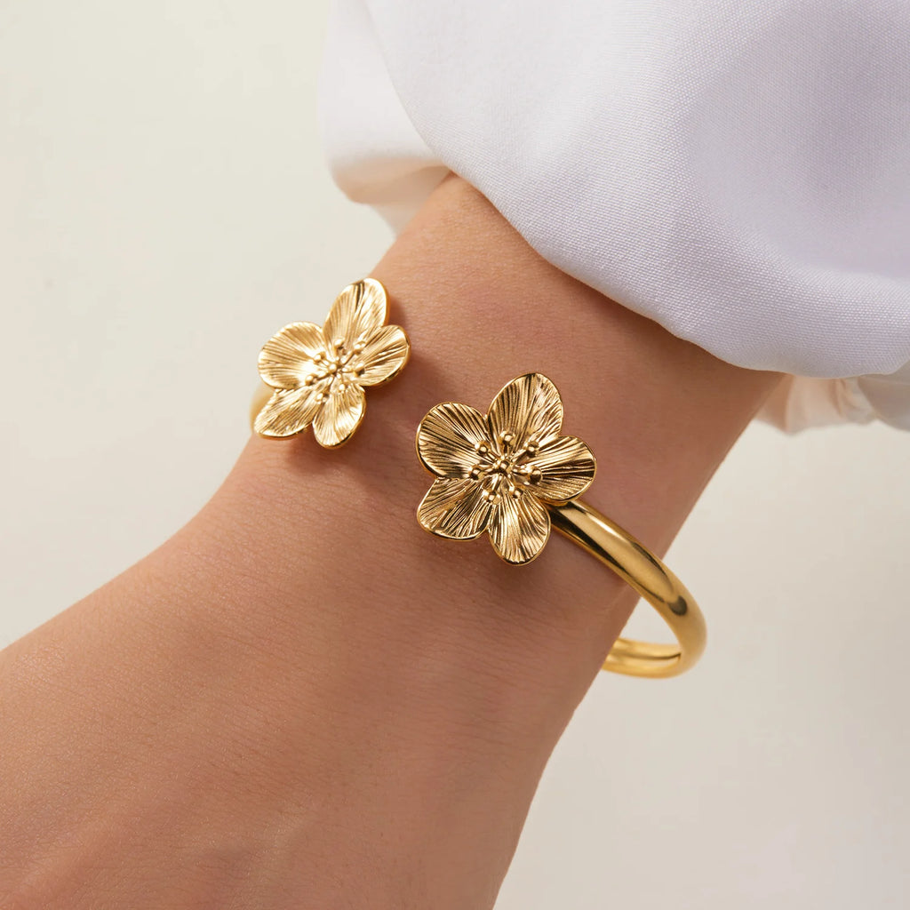 New Classic Sun Moon Pattern Open Bangles Bracelet For Women Gold Color Stainless Steel Heart Cuff Bracelet Hand Ornament Gift