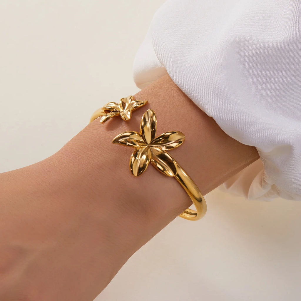 New Classic Sun Moon Pattern Open Bangles Bracelet For Women Gold Color Stainless Steel Heart Cuff Bracelet Hand Ornament Gift