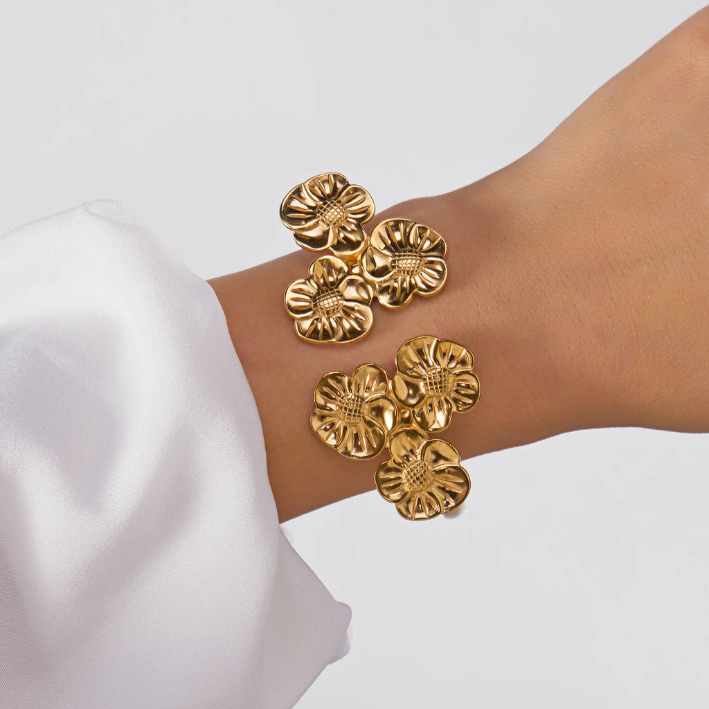 New Classic Sun Moon Pattern Open Bangles Bracelet For Women Gold Color Stainless Steel Heart Cuff Bracelet Hand Ornament Gift