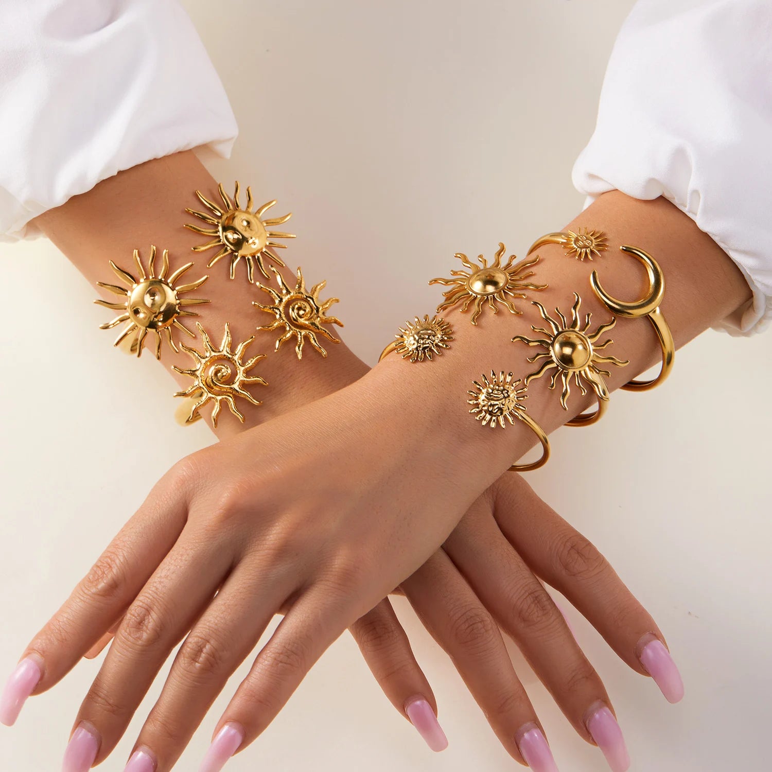 New Classic Sun Moon Pattern Open Bangles Bracelet For Women Gold Color Stainless Steel Heart Cuff Bracelet Hand Ornament Gift