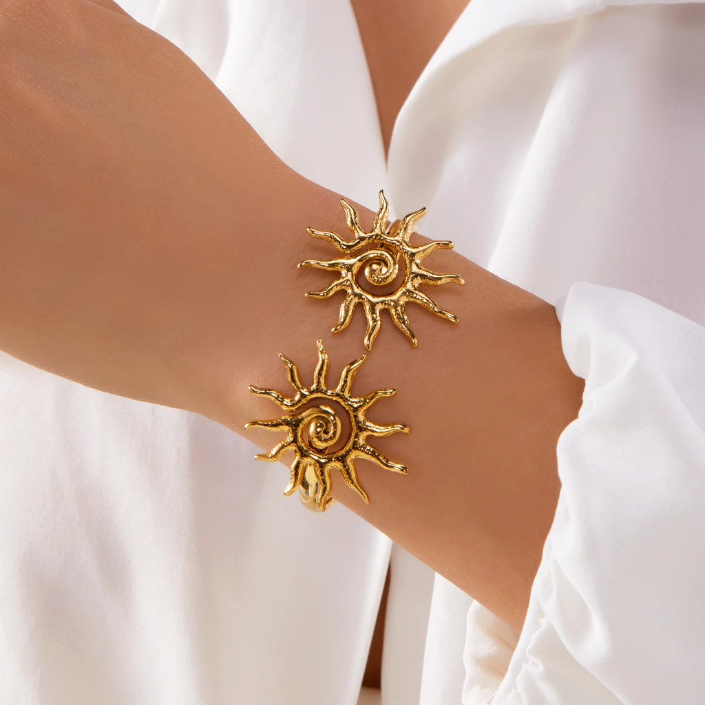 New Classic Sun Moon Pattern Open Bangles Bracelet For Women Gold Color Stainless Steel Heart Cuff Bracelet Hand Ornament Gift