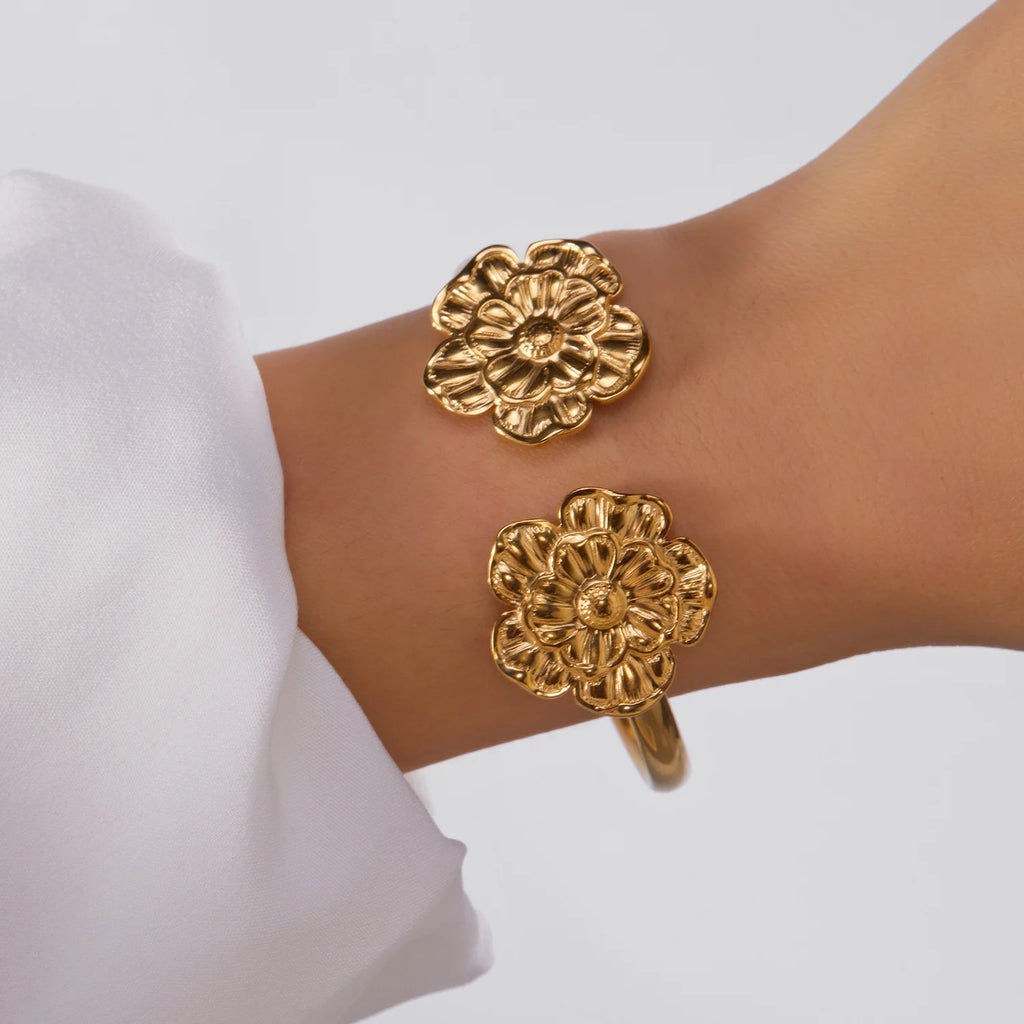 New Classic Sun Moon Pattern Open Bangles Bracelet For Women Gold Color Stainless Steel Heart Cuff Bracelet Hand Ornament Gift
