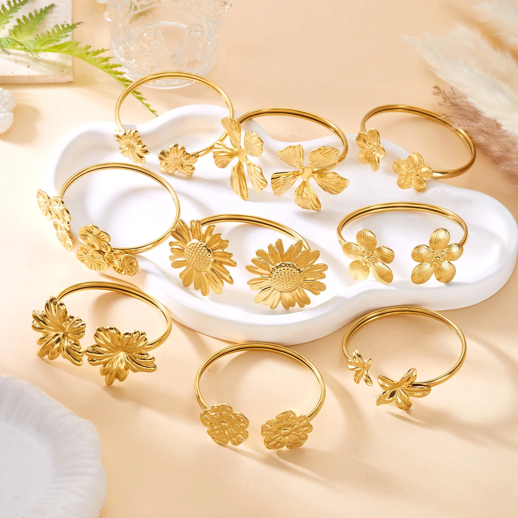 New Classic Sun Moon Pattern Open Bangles Bracelet For Women Gold Color Stainless Steel Heart Cuff Bracelet Hand Ornament Gift