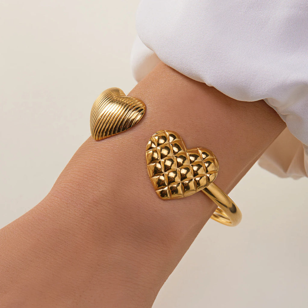 New Classic Sun Moon Pattern Open Bangles Bracelet For Women Gold Color Stainless Steel Heart Cuff Bracelet Hand Ornament Gift