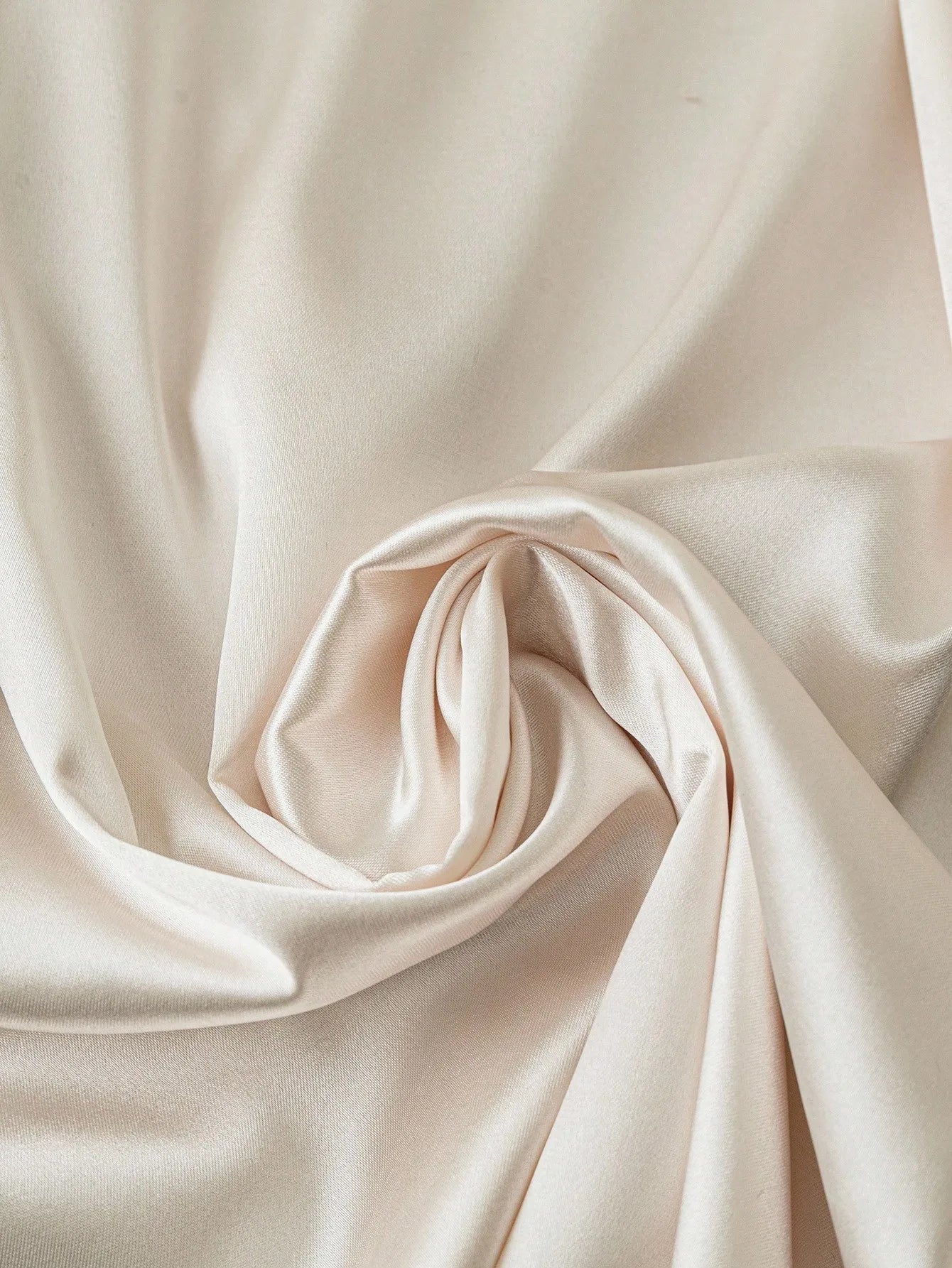 Regular women's dress, for work commuting, leisure and vacation