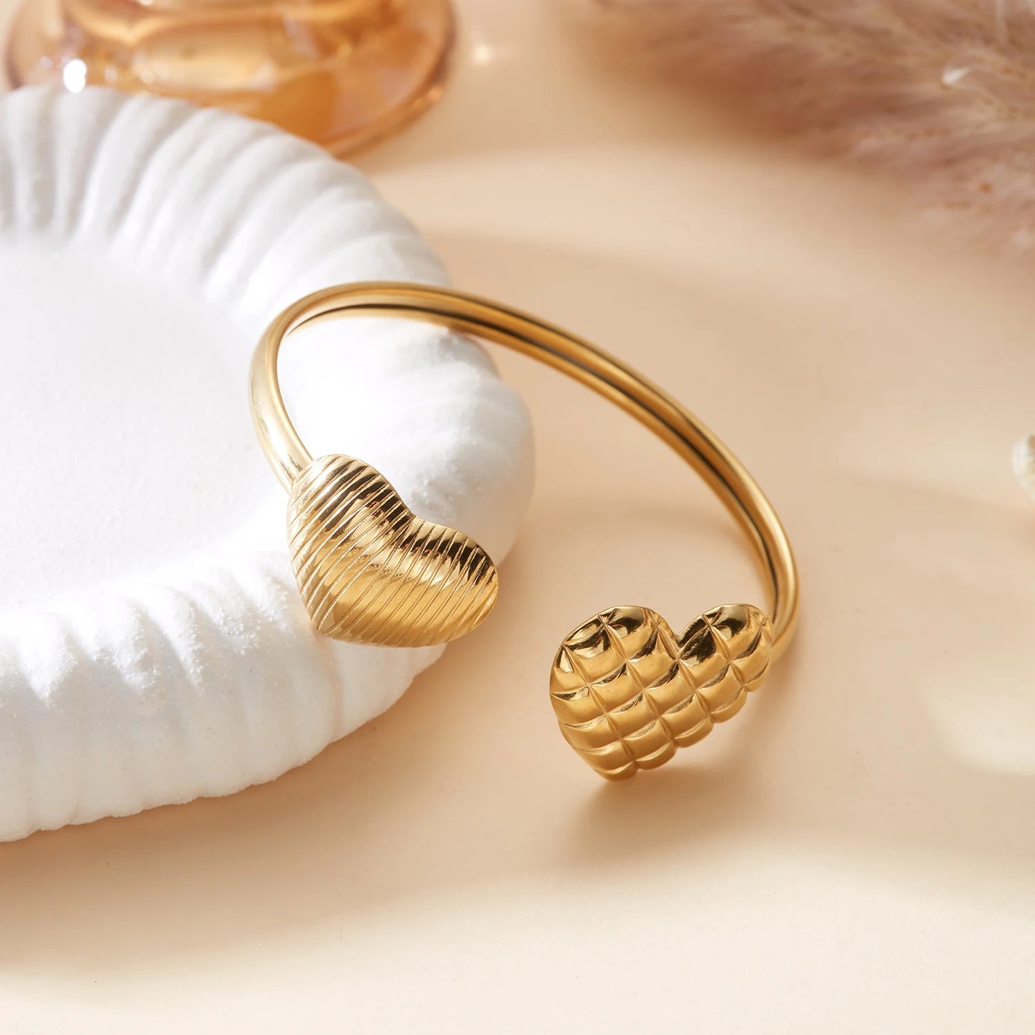 New Classic Sun Moon Pattern Open Bangles Bracelet For Women Gold Color Stainless Steel Heart Cuff Bracelet Hand Ornament Gift