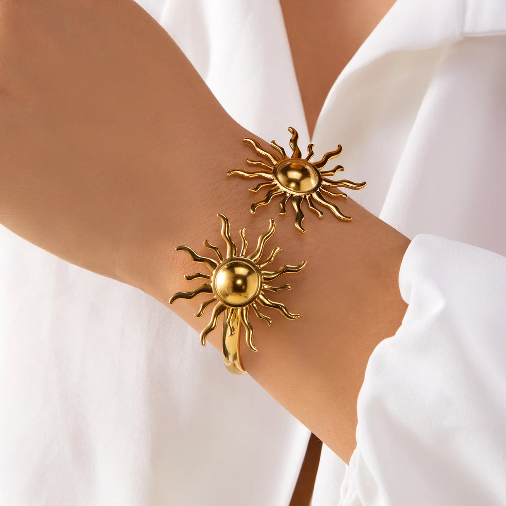 New Classic Sun Moon Pattern Open Bangles Bracelet For Women Gold Color Stainless Steel Heart Cuff Bracelet Hand Ornament Gift