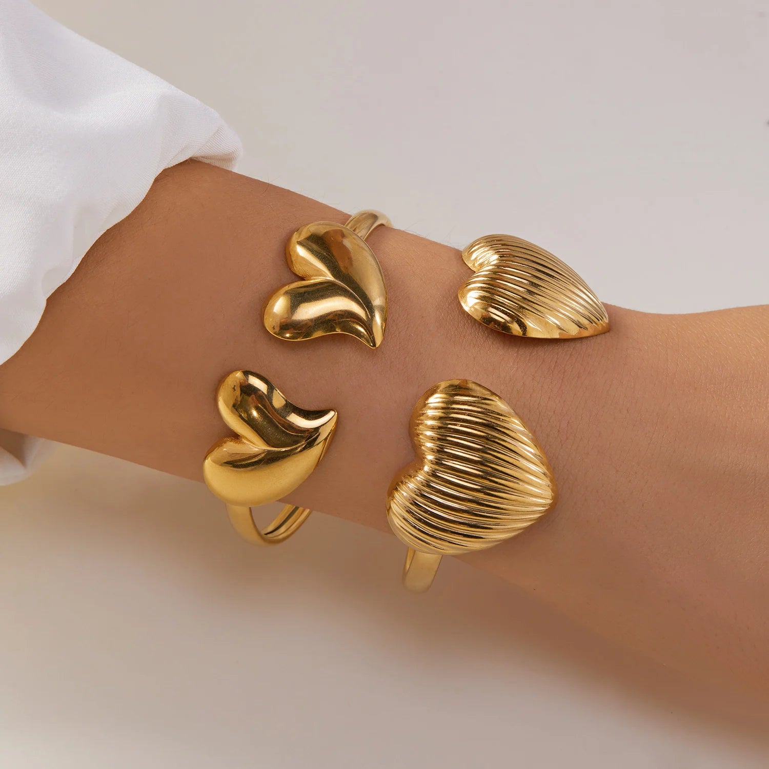 New Classic Sun Moon Pattern Open Bangles Bracelet For Women Gold Color Stainless Steel Heart Cuff Bracelet Hand Ornament Gift