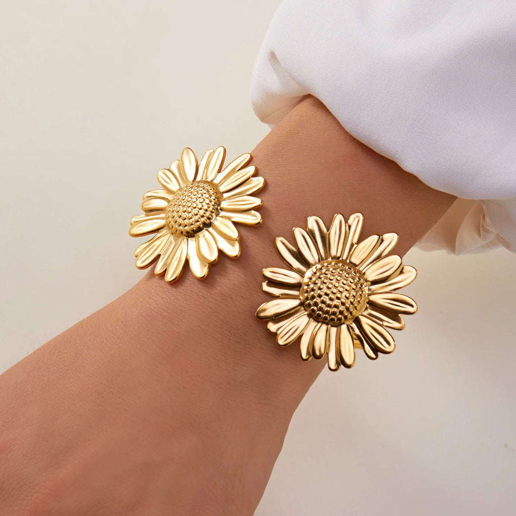 New Classic Sun Moon Pattern Open Bangles Bracelet For Women Gold Color Stainless Steel Heart Cuff Bracelet Hand Ornament Gift