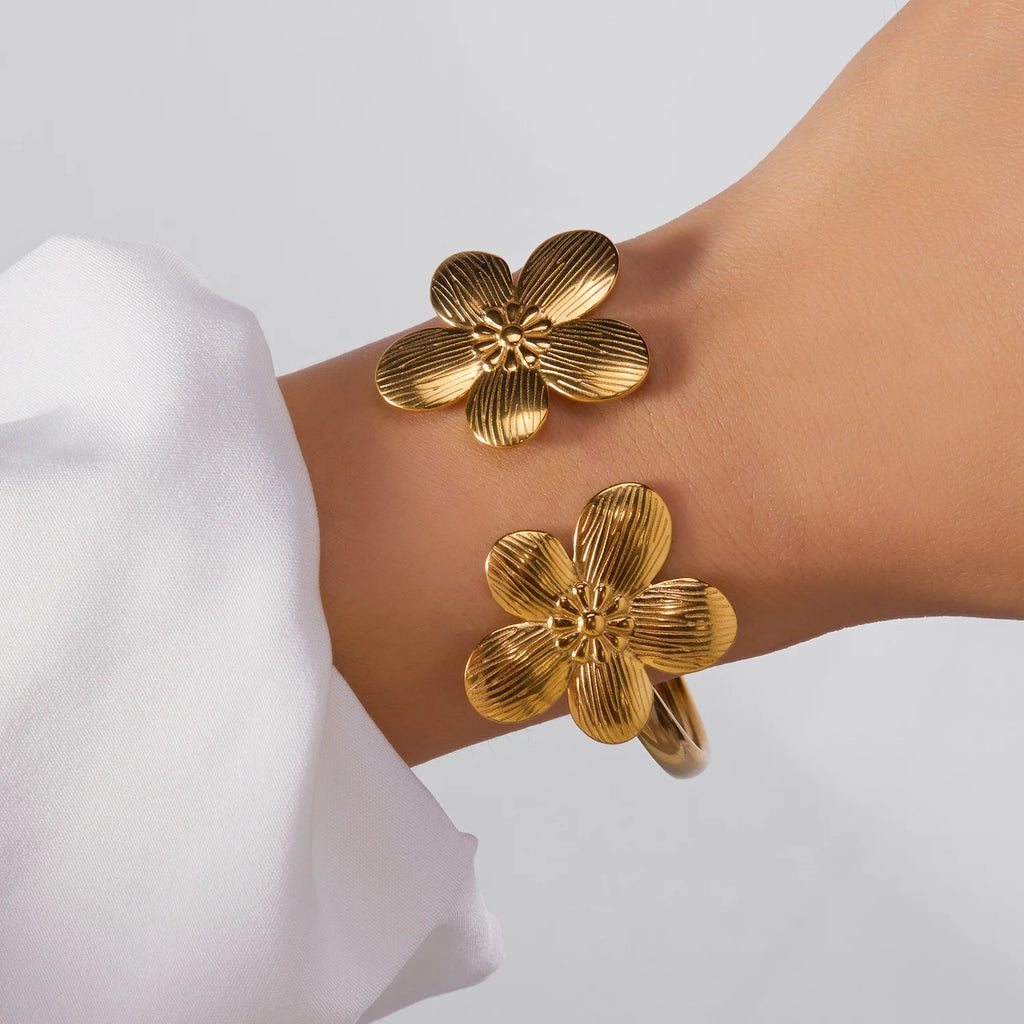 New Classic Sun Moon Pattern Open Bangles Bracelet For Women Gold Color Stainless Steel Heart Cuff Bracelet Hand Ornament Gift