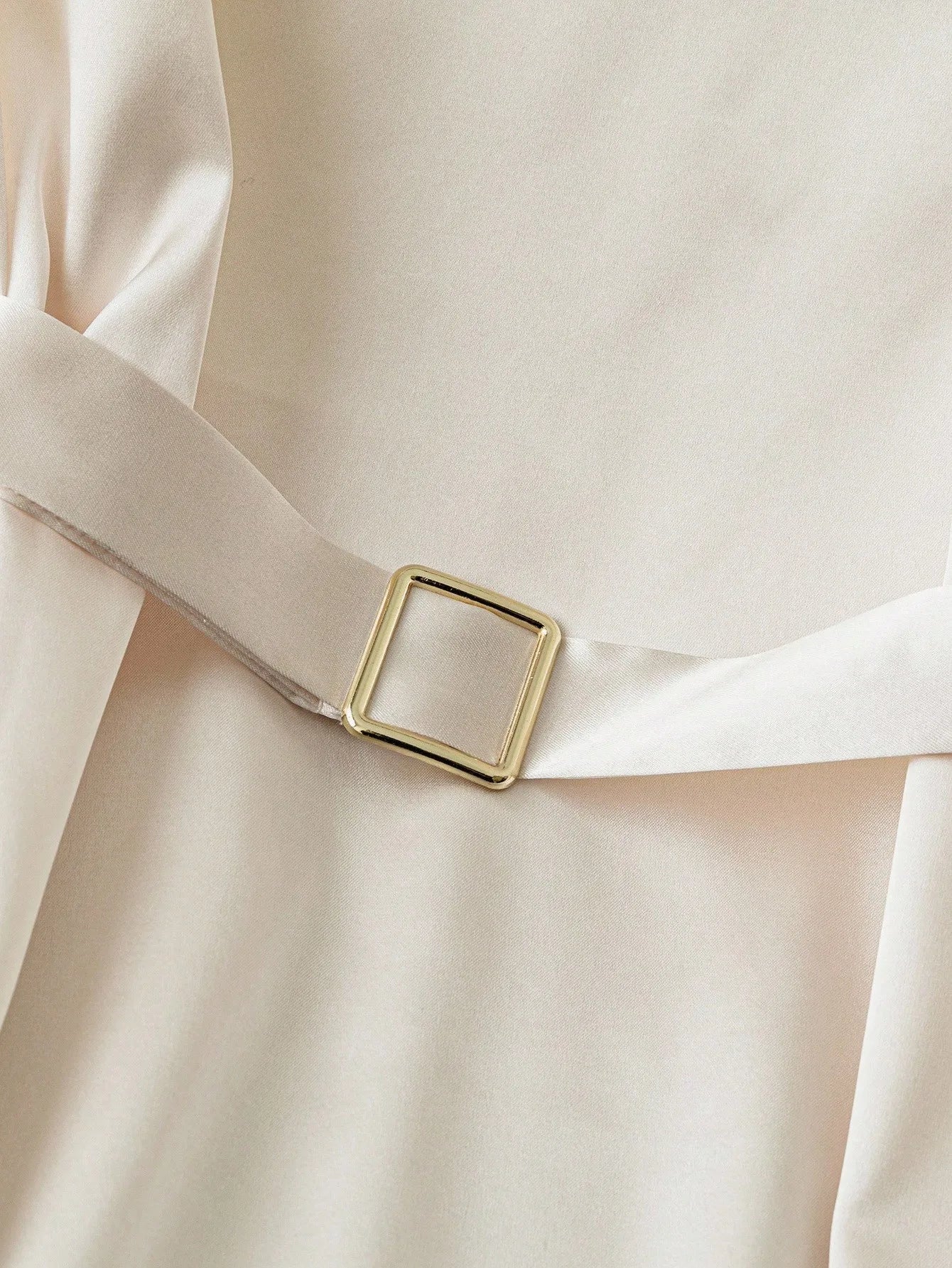Regular women's dress, for work commuting, leisure and vacation