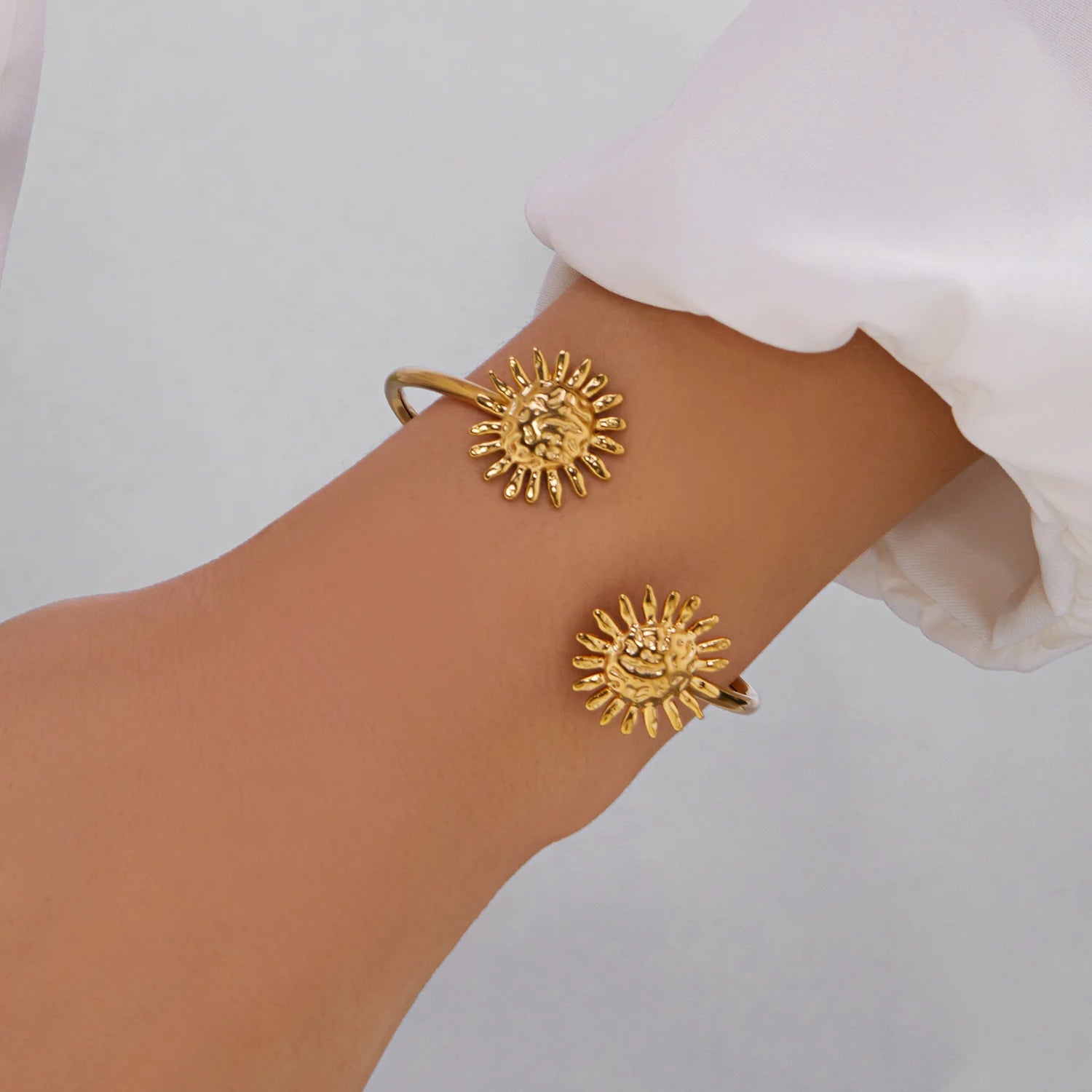 New Classic Sun Moon Pattern Open Bangles Bracelet For Women Gold Color Stainless Steel Heart Cuff Bracelet Hand Ornament Gift