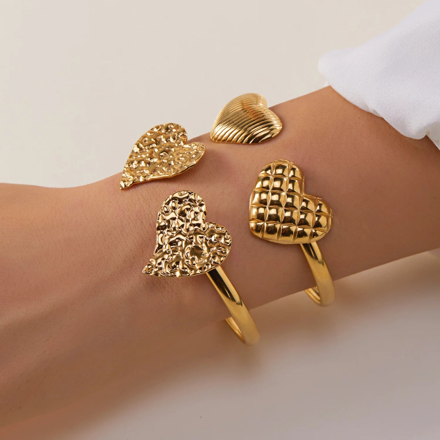 New Classic Sun Moon Pattern Open Bangles Bracelet For Women Gold Color Stainless Steel Heart Cuff Bracelet Hand Ornament Gift