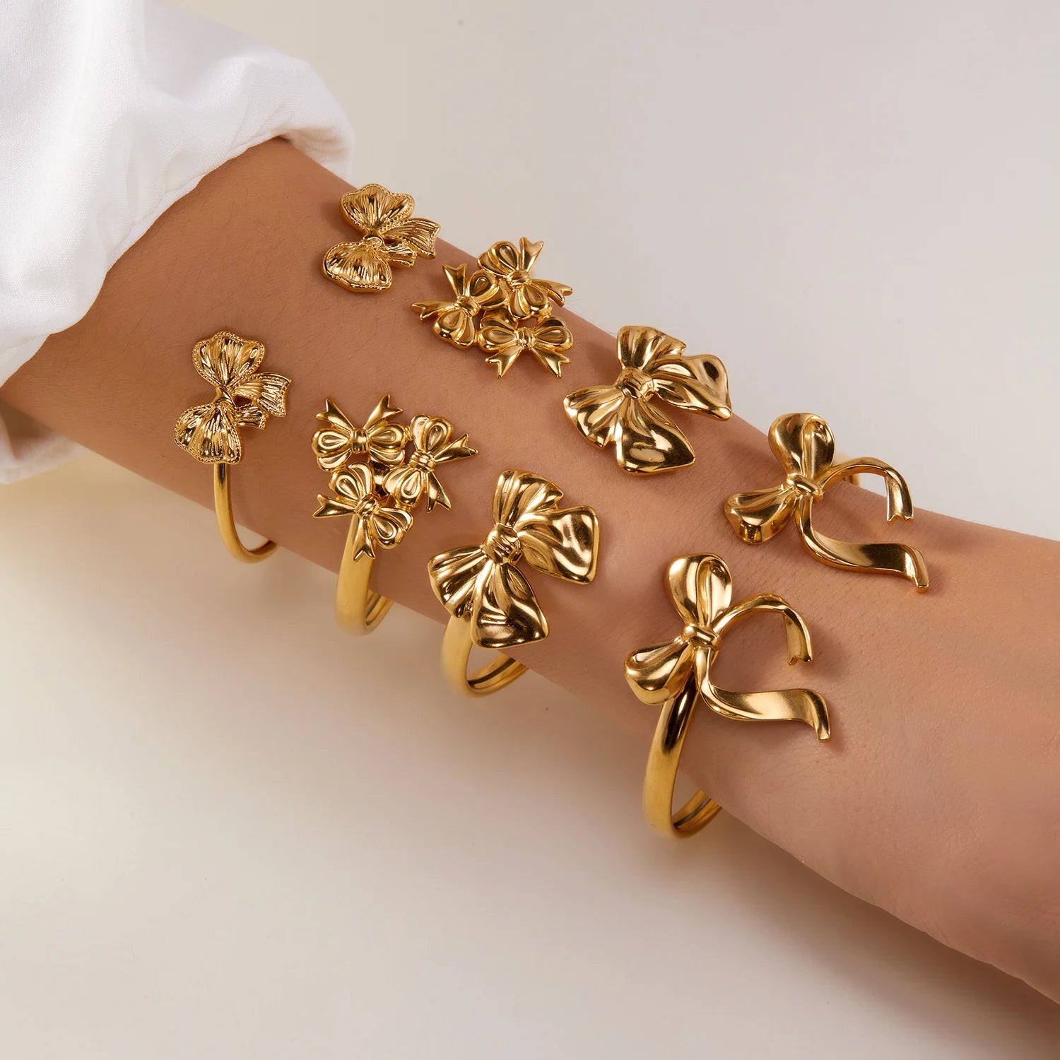 New Classic Sun Moon Pattern Open Bangles Bracelet For Women Gold Color Stainless Steel Heart Cuff Bracelet Hand Ornament Gift