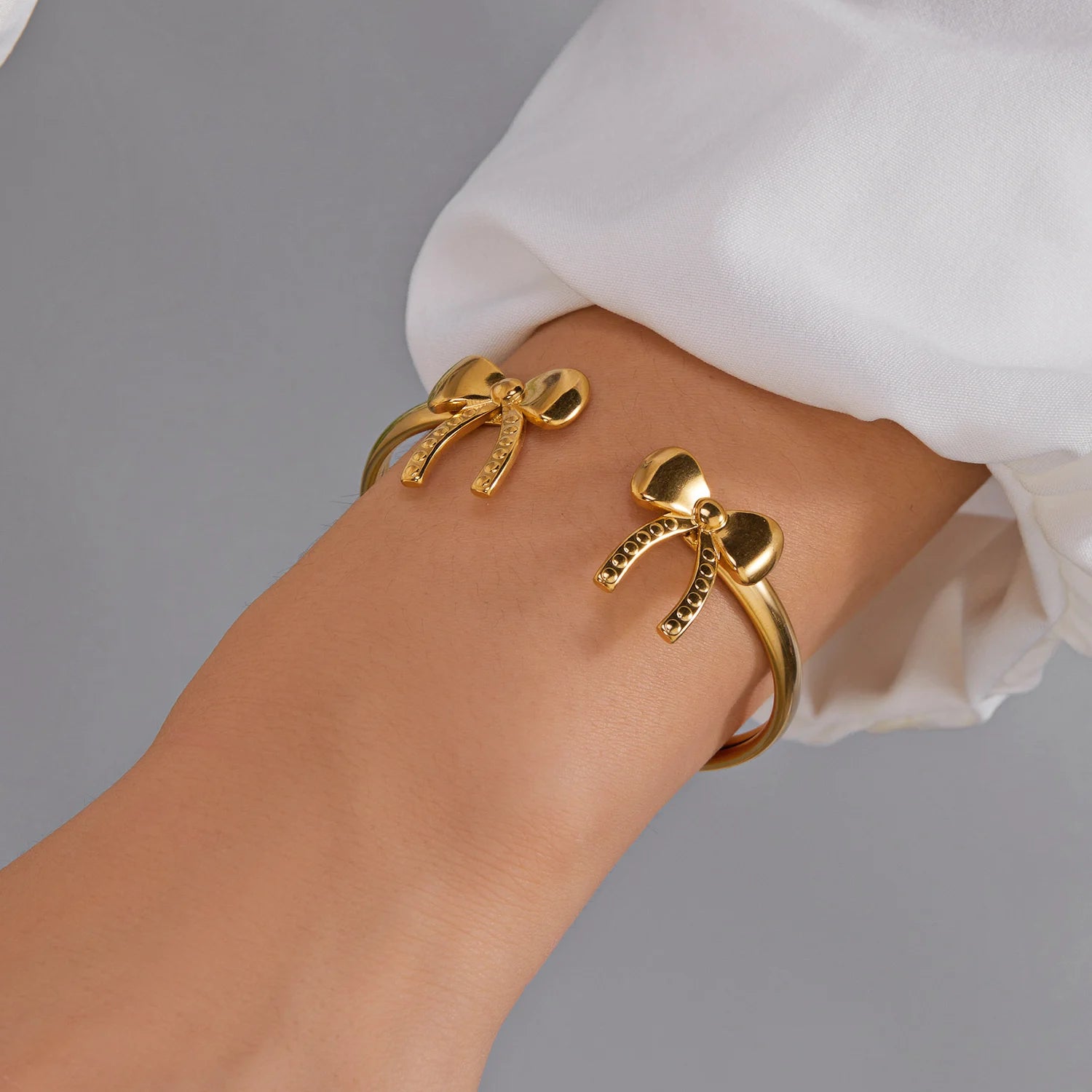 New Classic Sun Moon Pattern Open Bangles Bracelet For Women Gold Color Stainless Steel Heart Cuff Bracelet Hand Ornament Gift