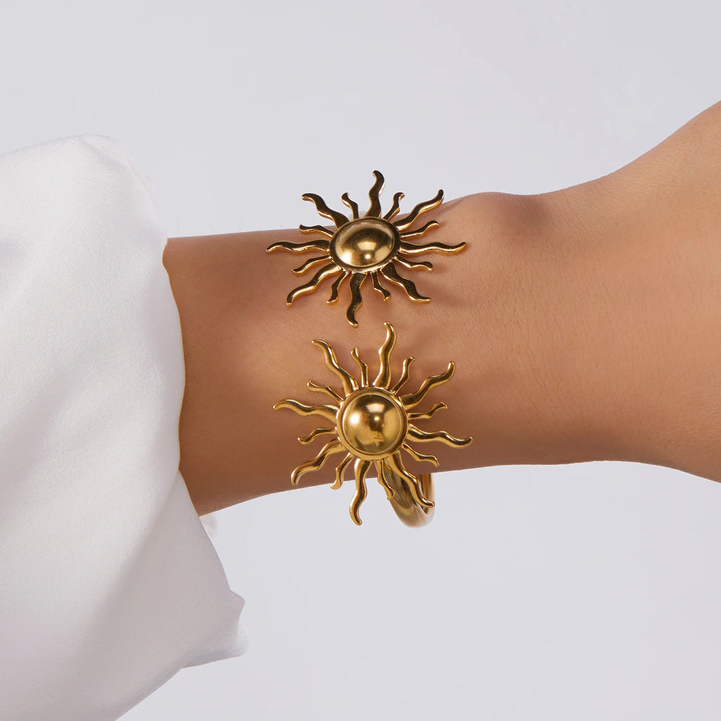 New Classic Sun Moon Pattern Open Bangles Bracelet For Women Gold Color Stainless Steel Heart Cuff Bracelet Hand Ornament Gift