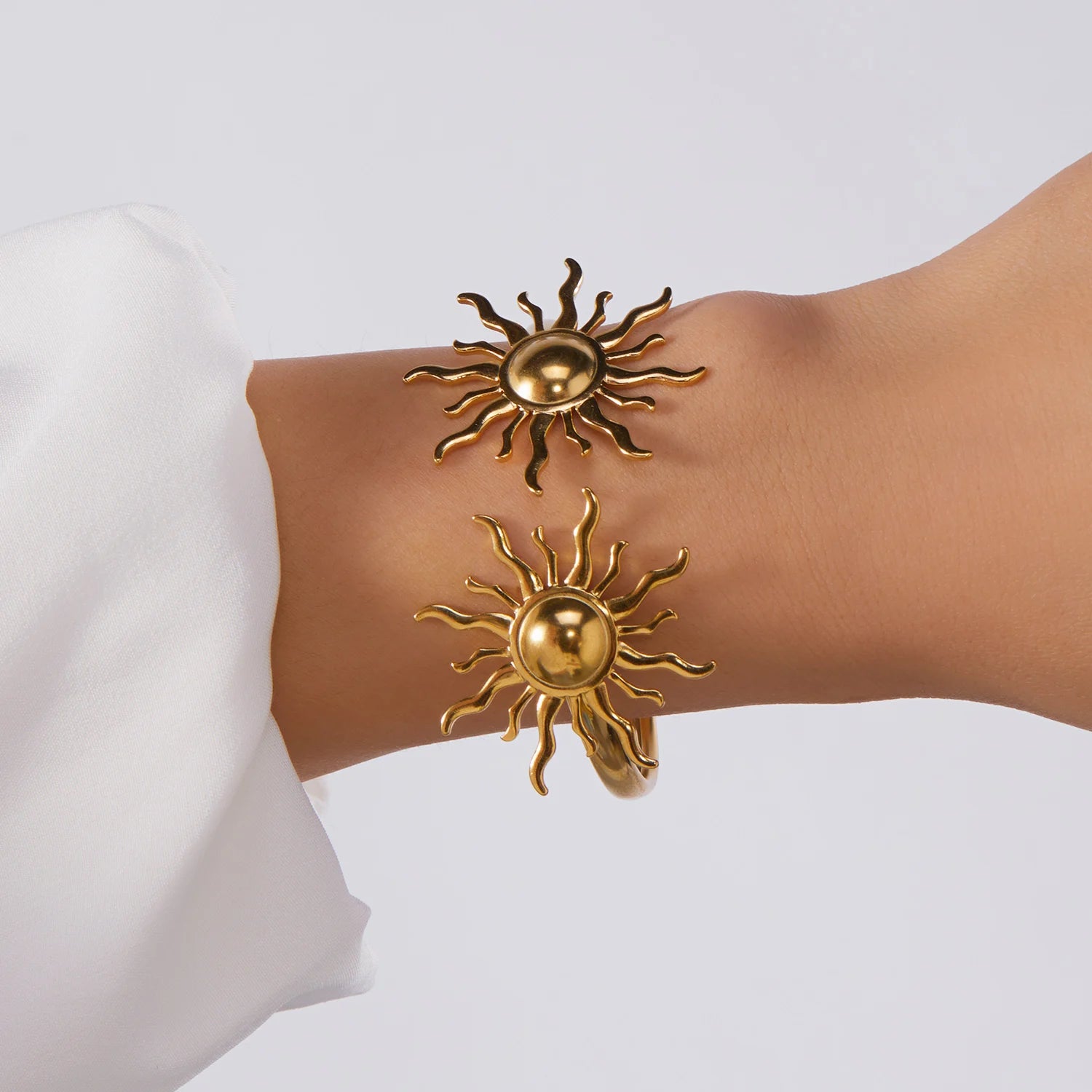 New Classic Sun Moon Pattern Open Bangles Bracelet For Women Gold Color Stainless Steel Heart Cuff Bracelet Hand Ornament Gift