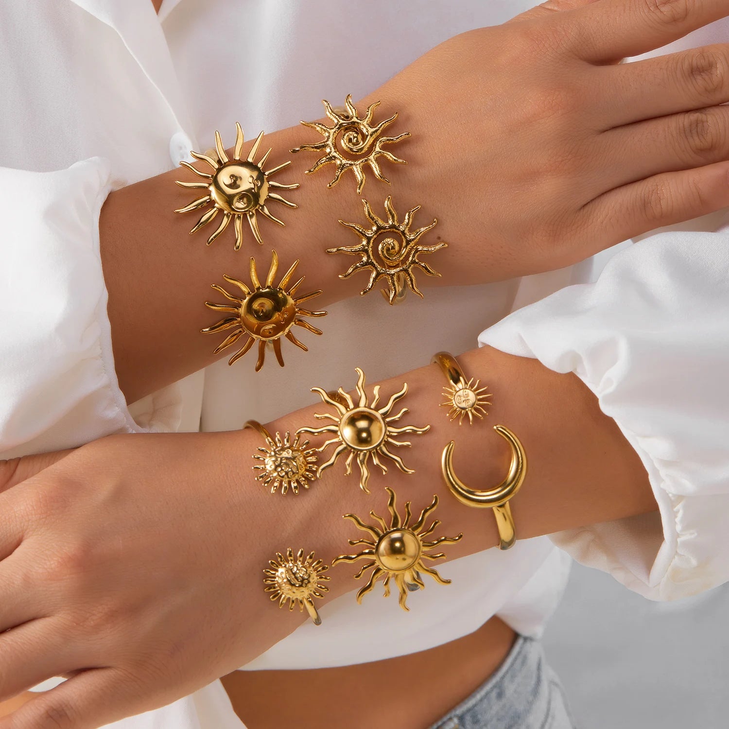 New Classic Sun Moon Pattern Open Bangles Bracelet For Women Gold Color Stainless Steel Heart Cuff Bracelet Hand Ornament Gift
