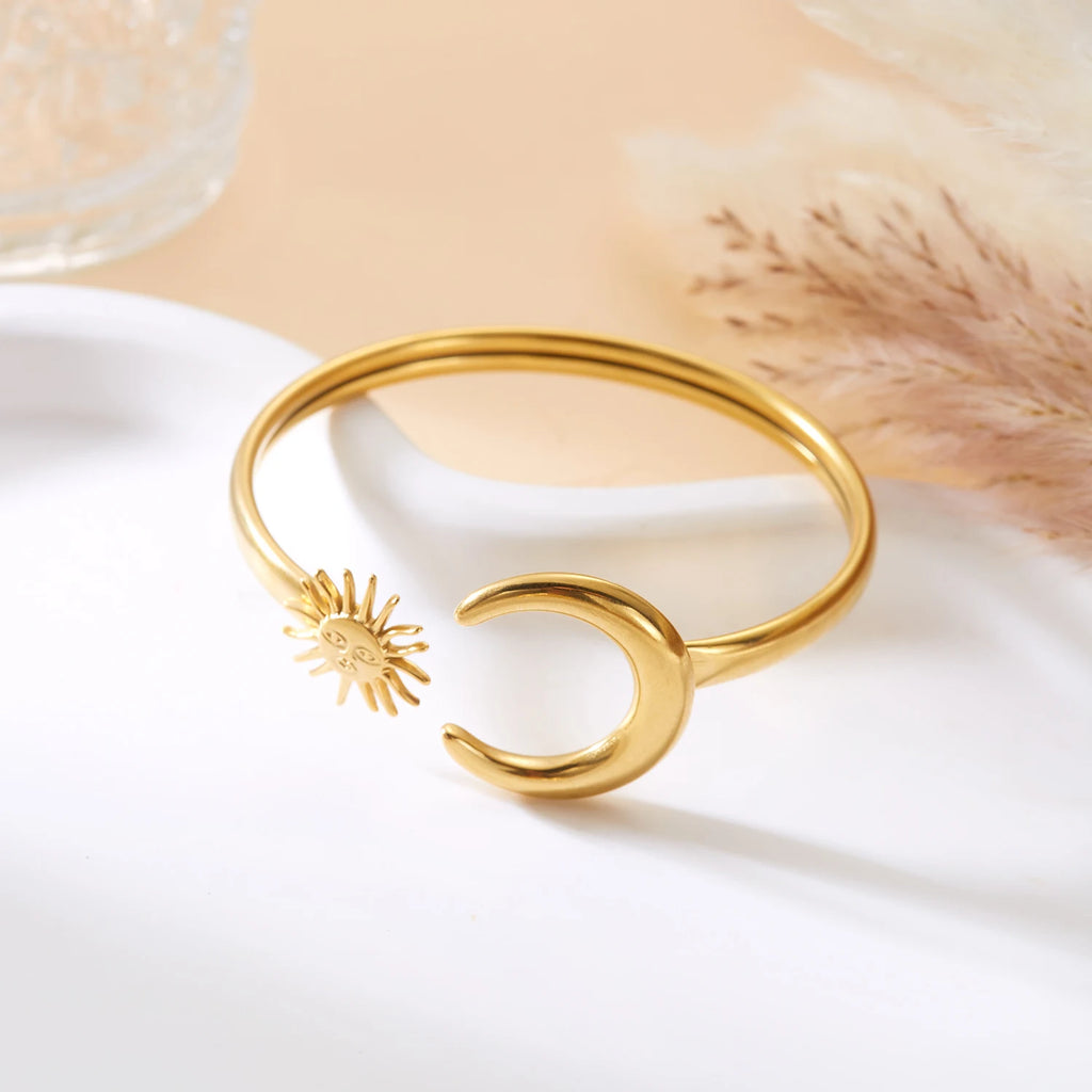 New Classic Sun Moon Pattern Open Bangles Bracelet For Women Gold Color Stainless Steel Heart Cuff Bracelet Hand Ornament Gift