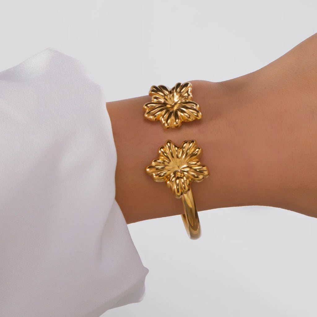 New Classic Sun Moon Pattern Open Bangles Bracelet For Women Gold Color Stainless Steel Heart Cuff Bracelet Hand Ornament Gift