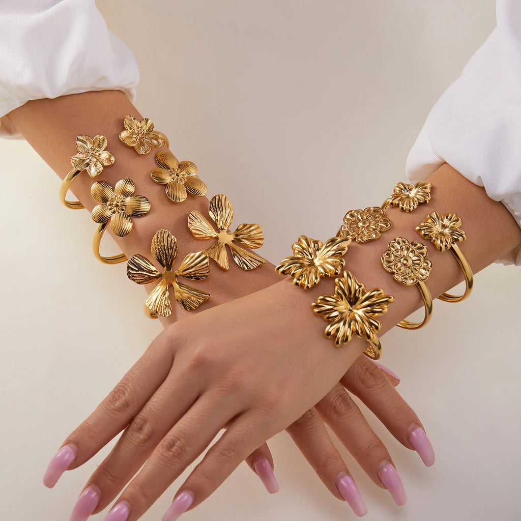 New Classic Sun Moon Pattern Open Bangles Bracelet For Women Gold Color Stainless Steel Heart Cuff Bracelet Hand Ornament Gift