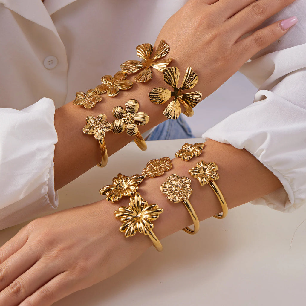 New Classic Sun Moon Pattern Open Bangles Bracelet For Women Gold Color Stainless Steel Heart Cuff Bracelet Hand Ornament Gift