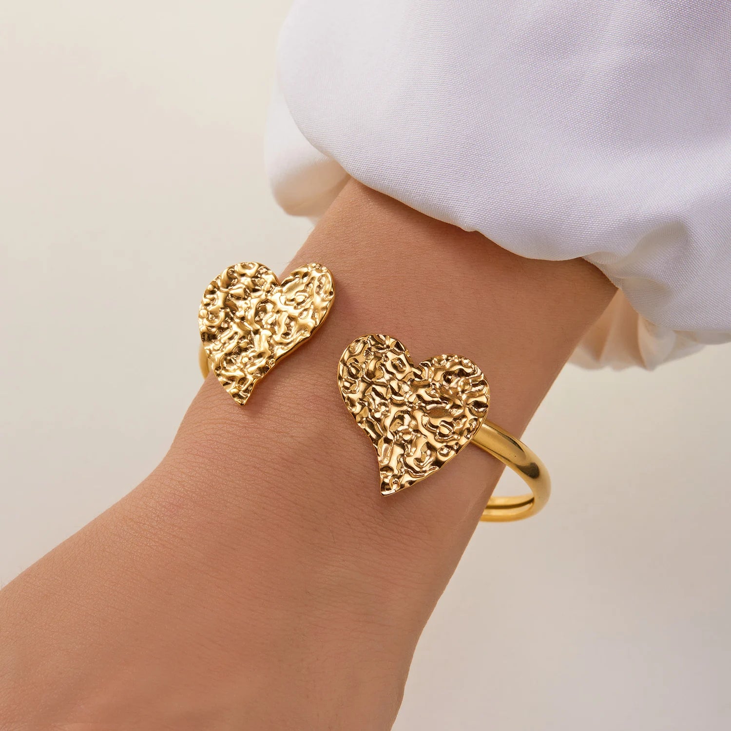 New Classic Sun Moon Pattern Open Bangles Bracelet For Women Gold Color Stainless Steel Heart Cuff Bracelet Hand Ornament Gift